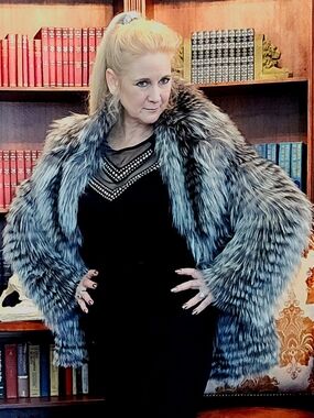 Luxurious Silver Fox Knitted Fur Coat with Oversized Collar NWT